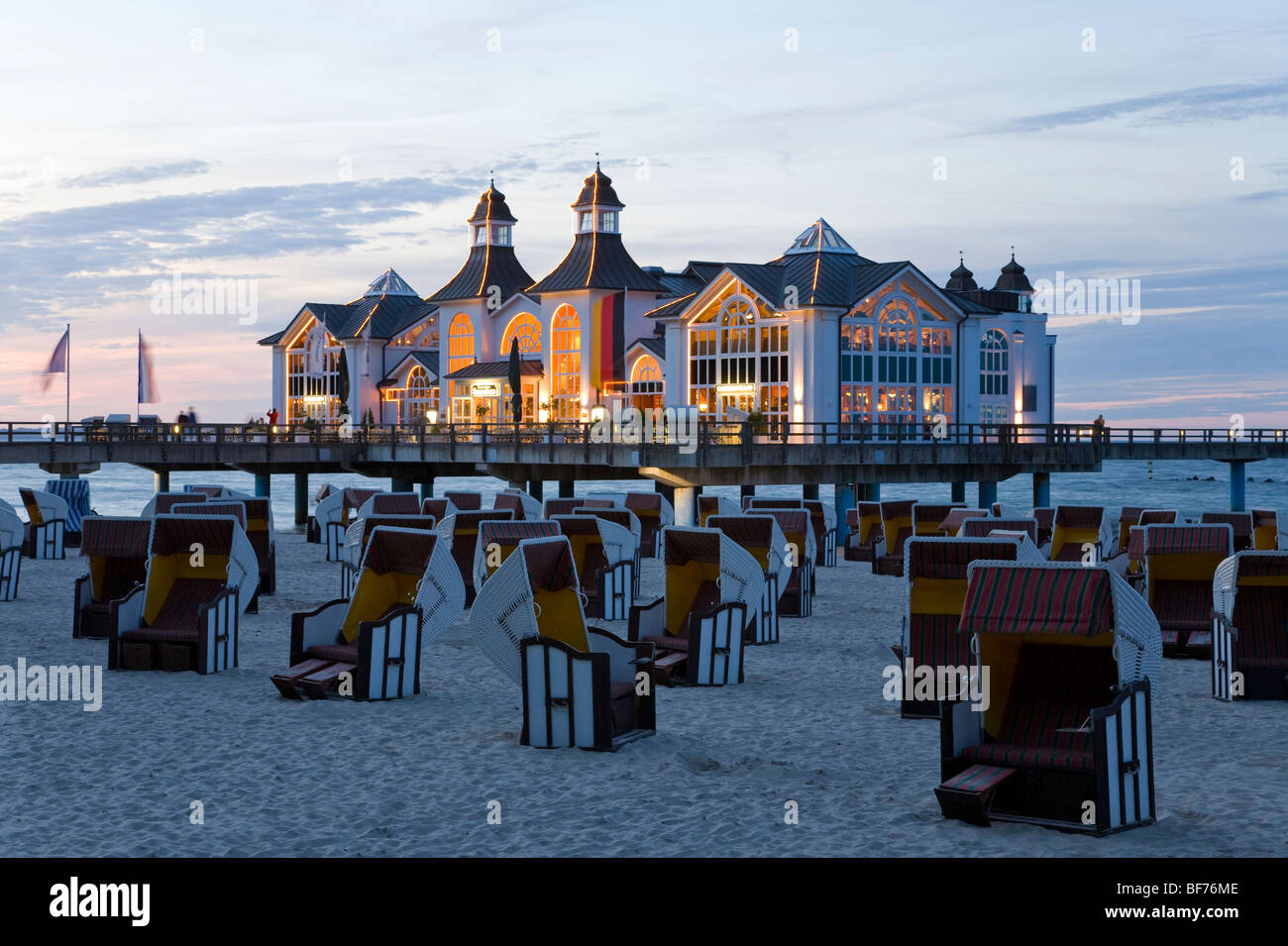 Pier von Sellin Badeort, Insel Rügen, Mecklenburg-Western Pomerania, Deutschland Stockfoto