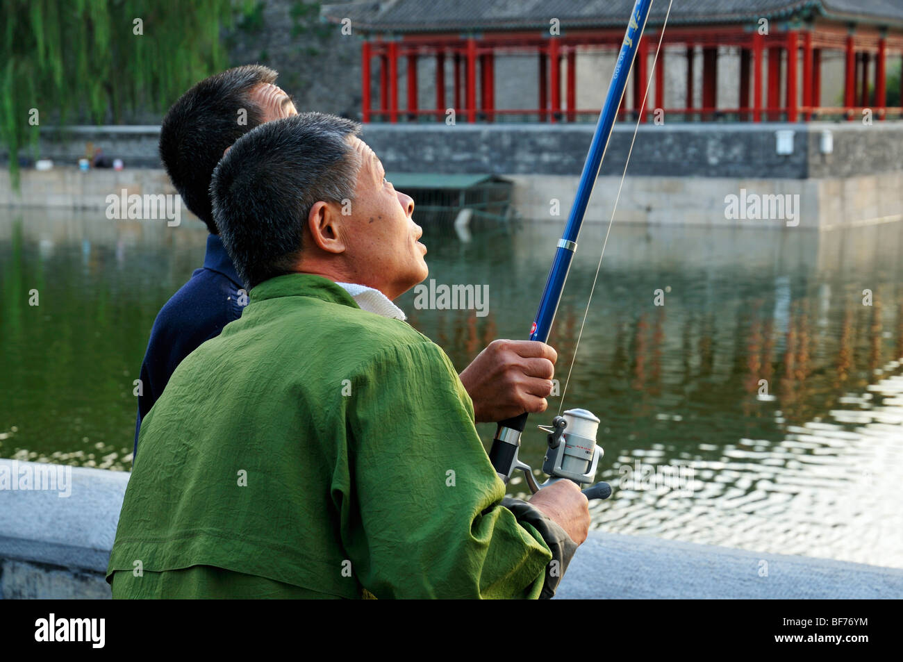 Die Verbotene Stadt ist von einer hohen Stadtmauer von 7,9 m (26 ft) und ein 6 Meter tief, 52 m (170 ft) breiten Wassergraben umgeben. Stockfoto
