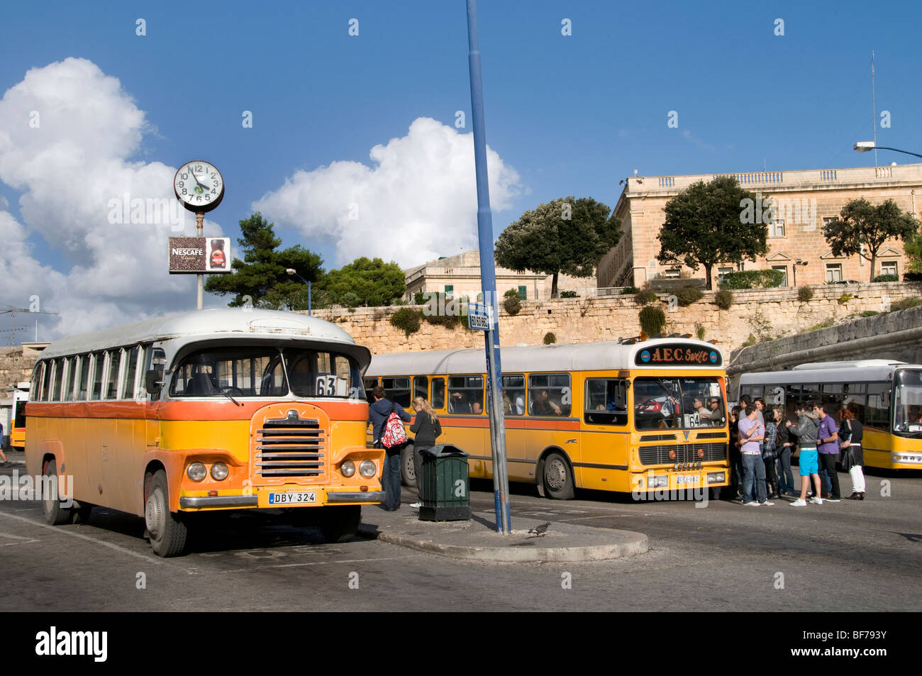 Malta Valletta Stadtbus gelb ÖPNV Stockfoto