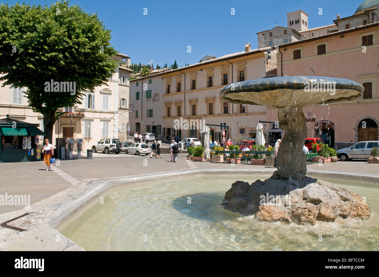 Piazza Santa Chiara in Assisi, Italien Stockfoto
