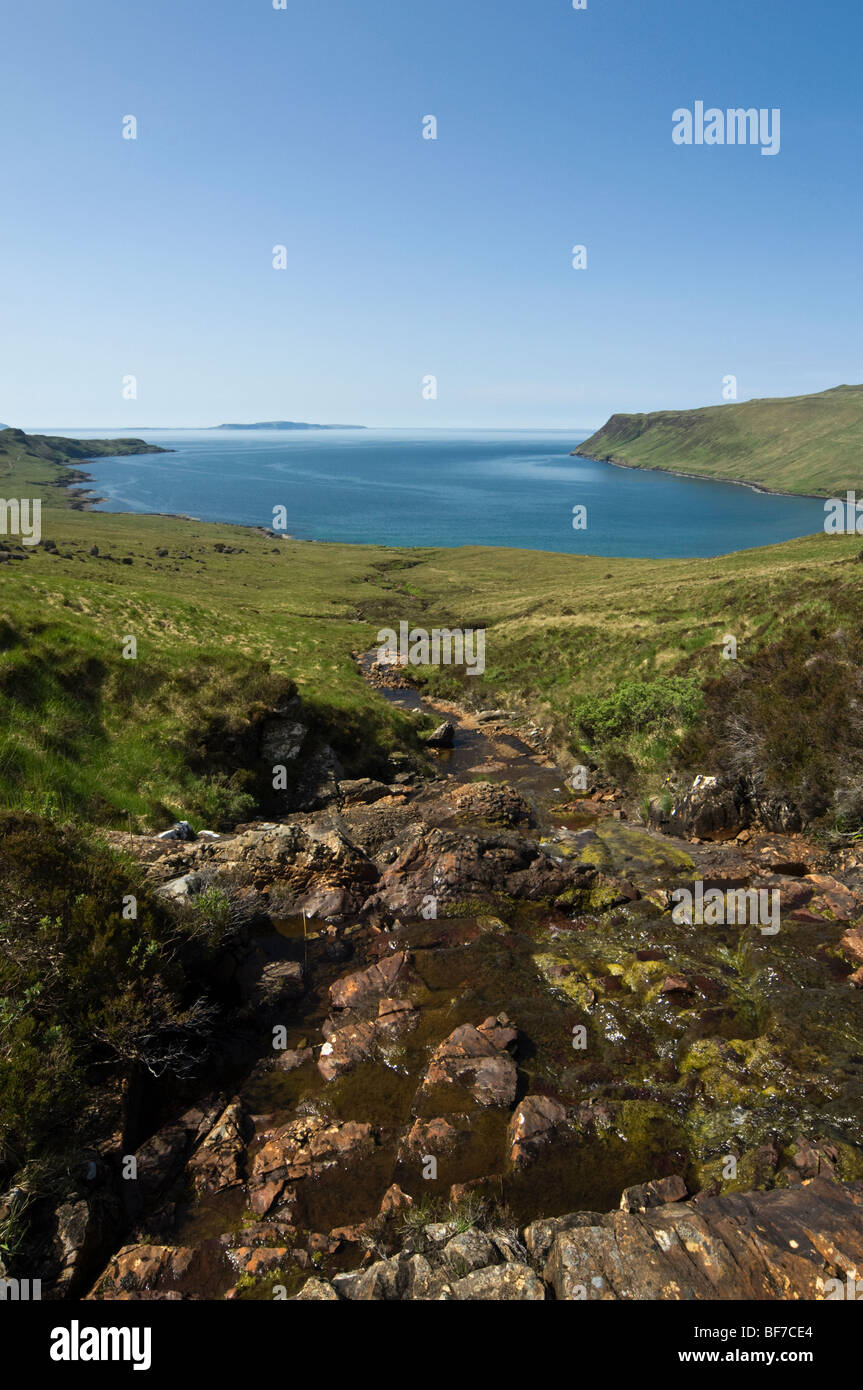 Blick über Glenbrittle und Loch spröde, Isle of Sky in Richtung der Inseln Lewis, Schottland, Vereinigtes Königreich Stockfoto