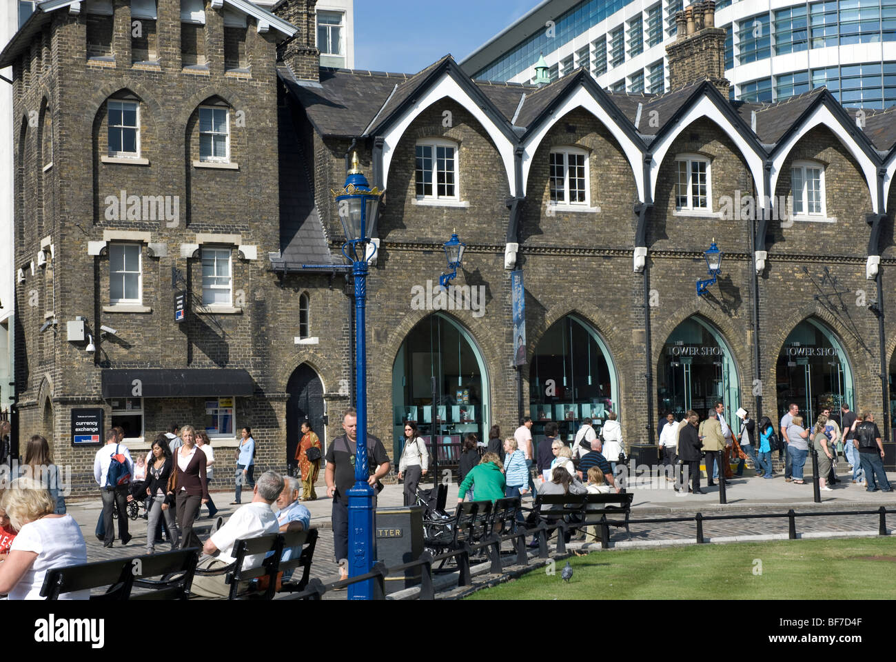 Der Souvenirladen außerhalb der Tower of London, London E1 Stockfoto