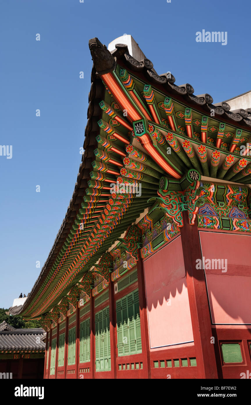 Eines der Gebäude angrenzend an Huijeongdang (Schlafgemach des Königs) im Changdeokgung Königspalast in Seoul Stockfoto