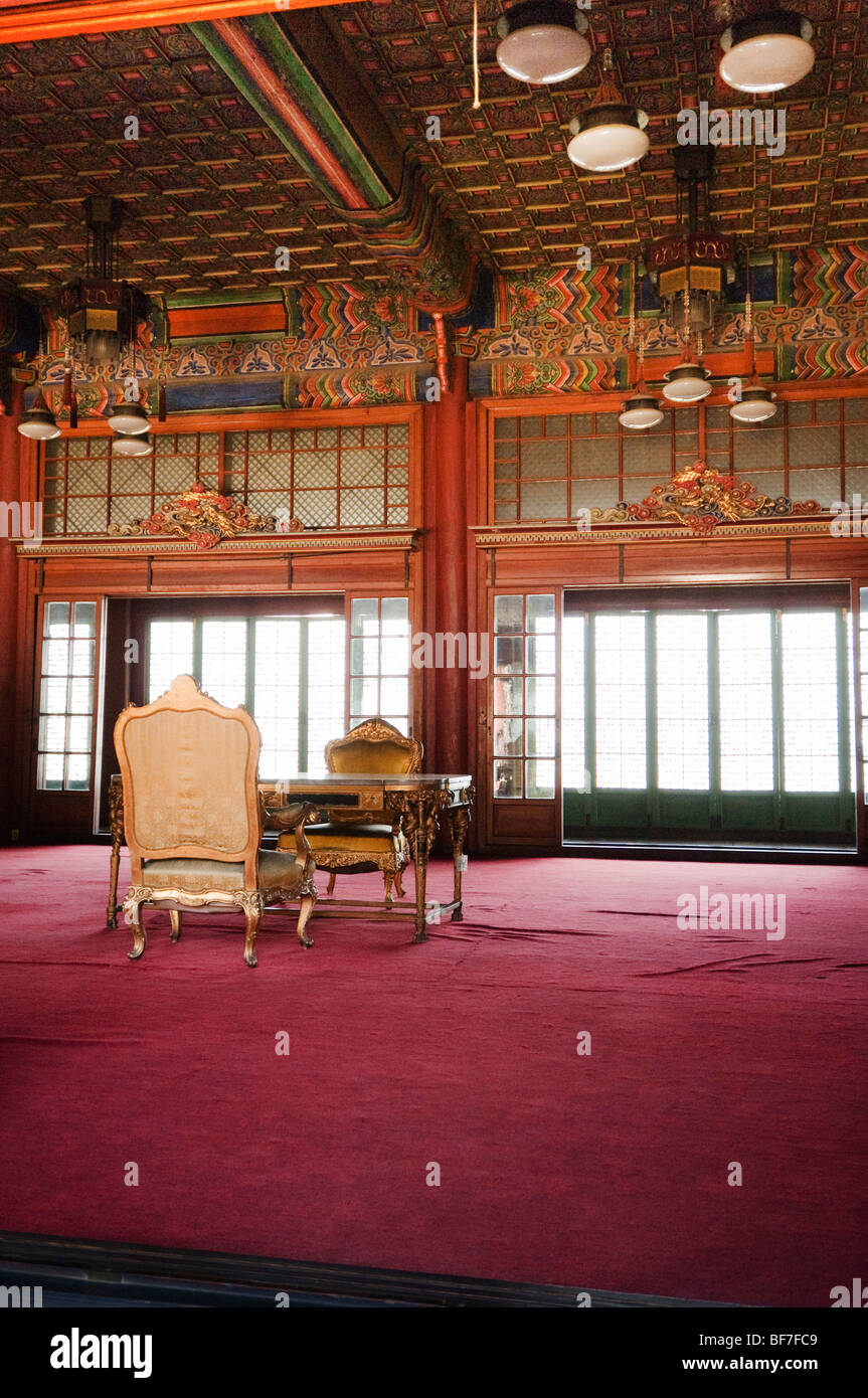 Innenraum des Huijeongdang (des Königs Schlafgemach) im Changdeokgung Königspalast in Seoul Stockfoto