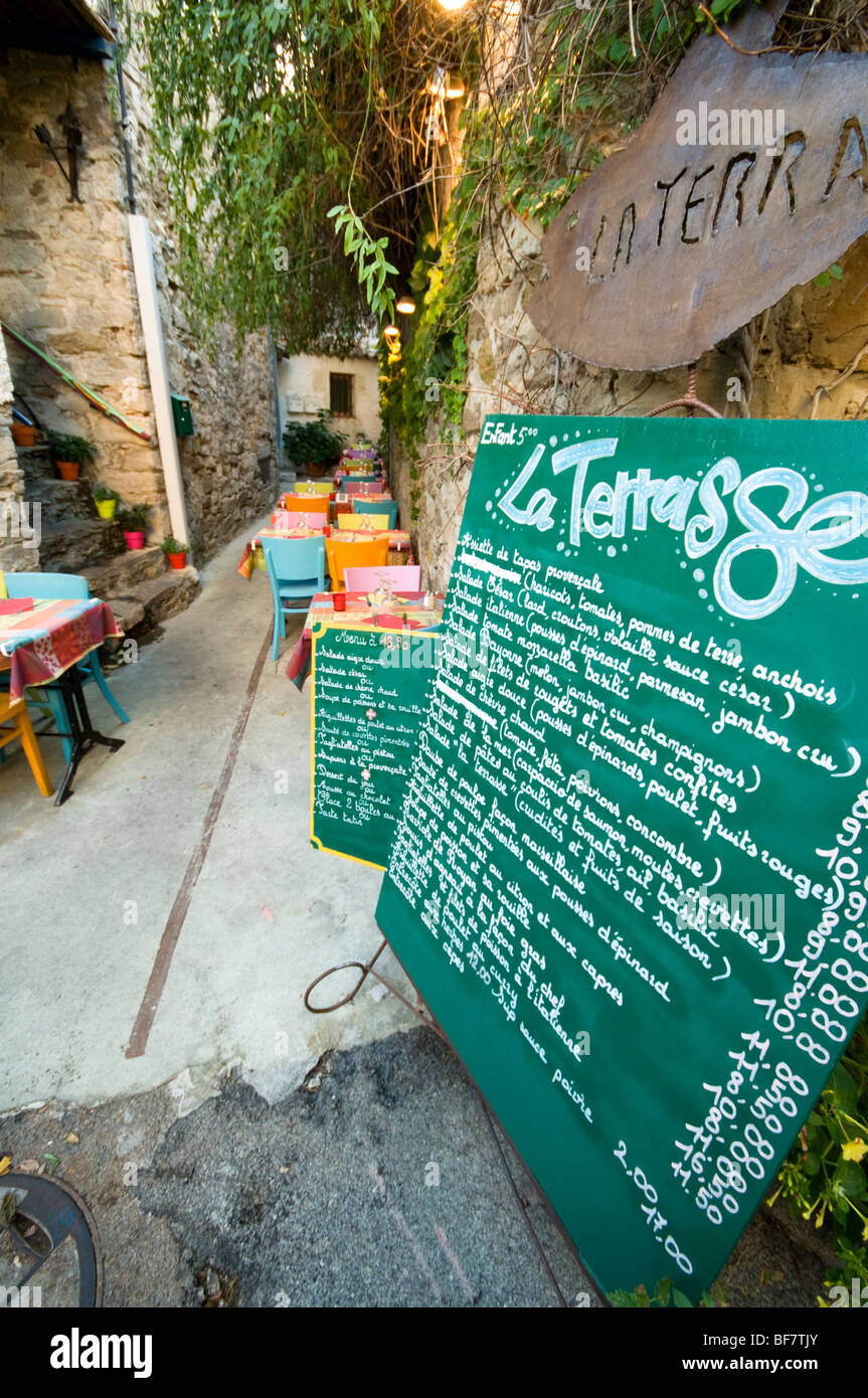 Grüne Speisekarte an Bord des Restaurant La Terrasse, in der Hill top Dorf le Castellet, Cote d ' Azur, Südfrankreich Stockfoto