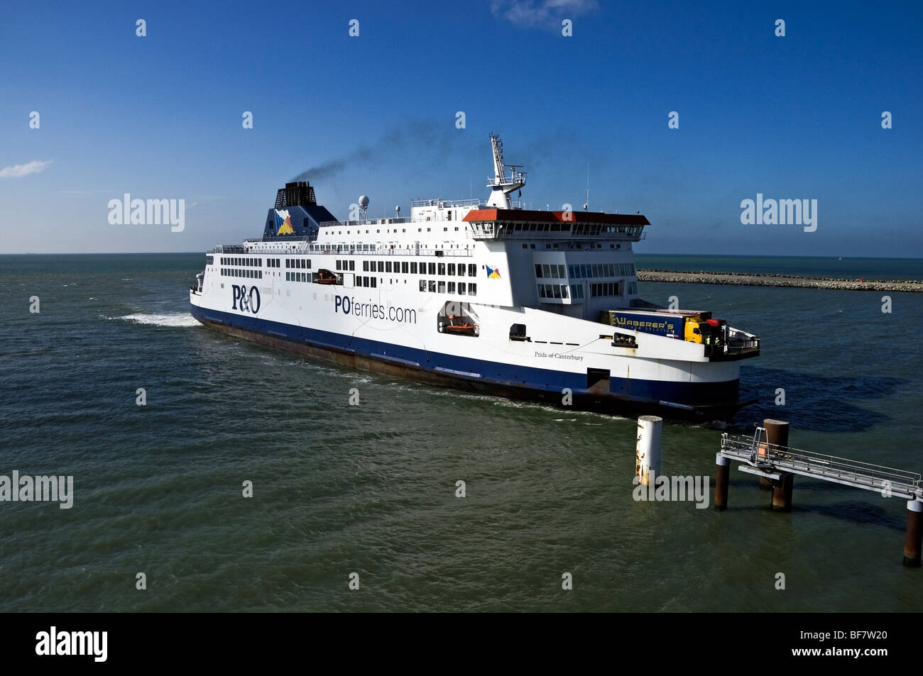 P & O Ferries Pride of Canterbury kehrt aus Calais Stockfoto