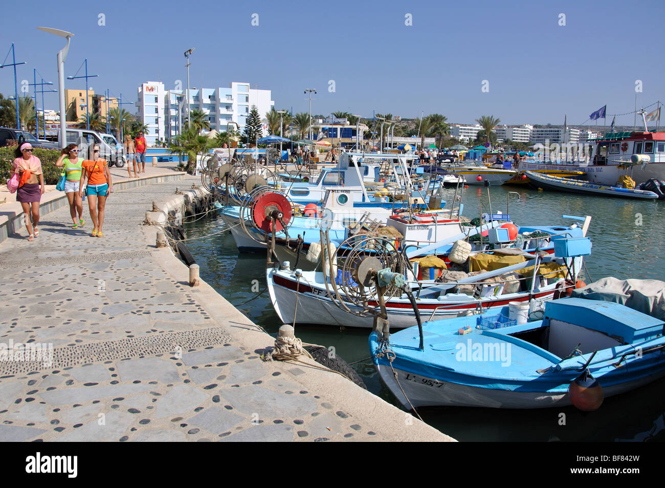 Hölzerne Fischerboote, Ayia Napa, Ayia Napa Hafen, Bezirk Famagusta, Zypern Stockfoto