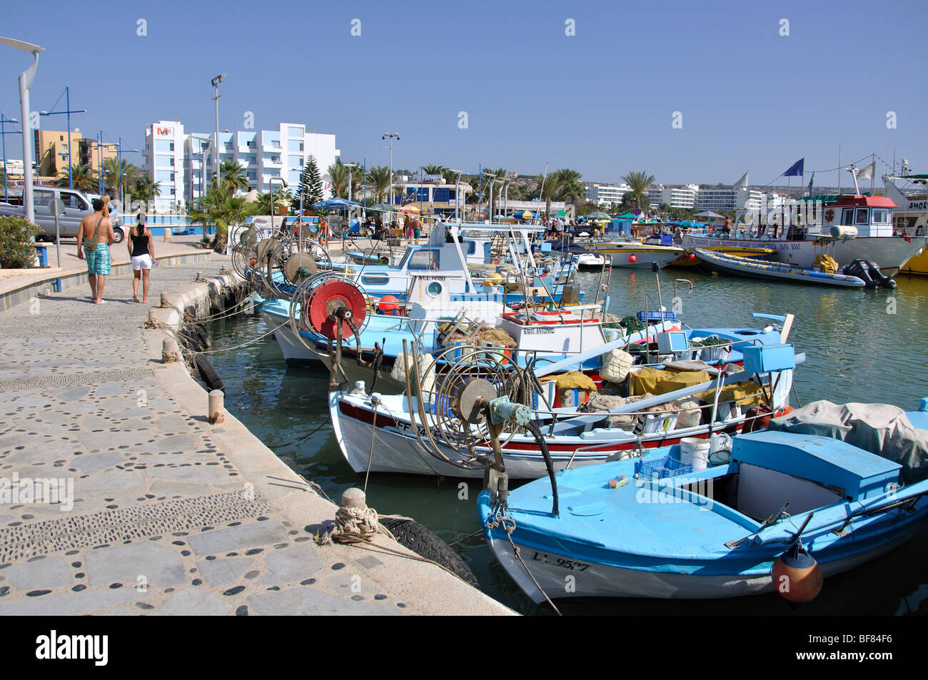Hölzerne Fischerboote, Ayia Napa, Ayia Napa Hafen, Bezirk Famagusta, Zypern Stockfoto