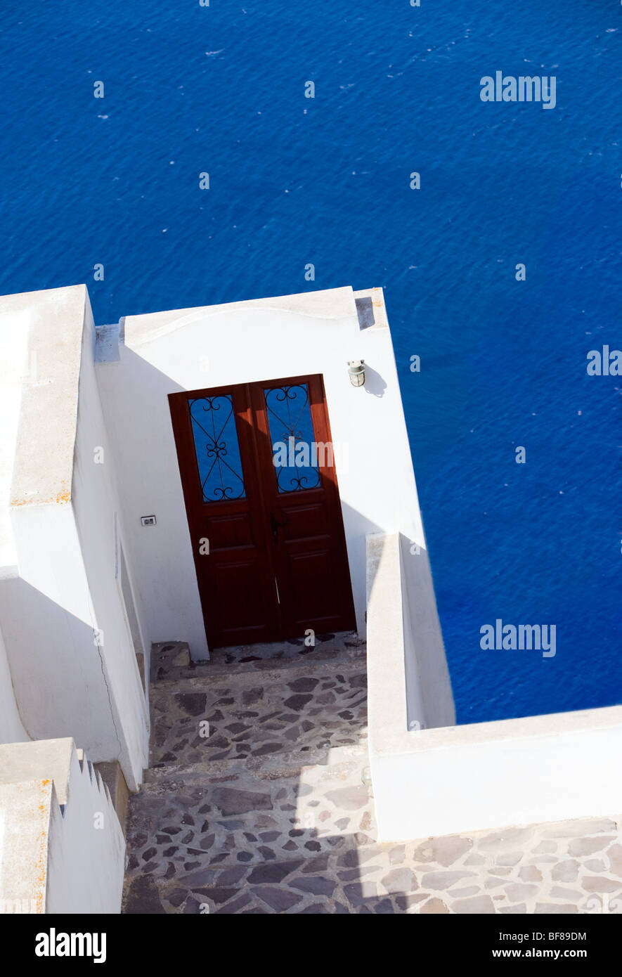 Tür ins nichts. Eines der Symbole der griechischen Insel Santorin – Tür ins Nirgendwo Stockfoto