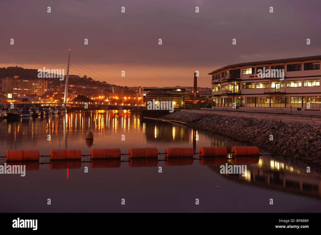 Swansea SA1 Docklands Sanierung Zone in der Nacht, Wales UK Stockfoto