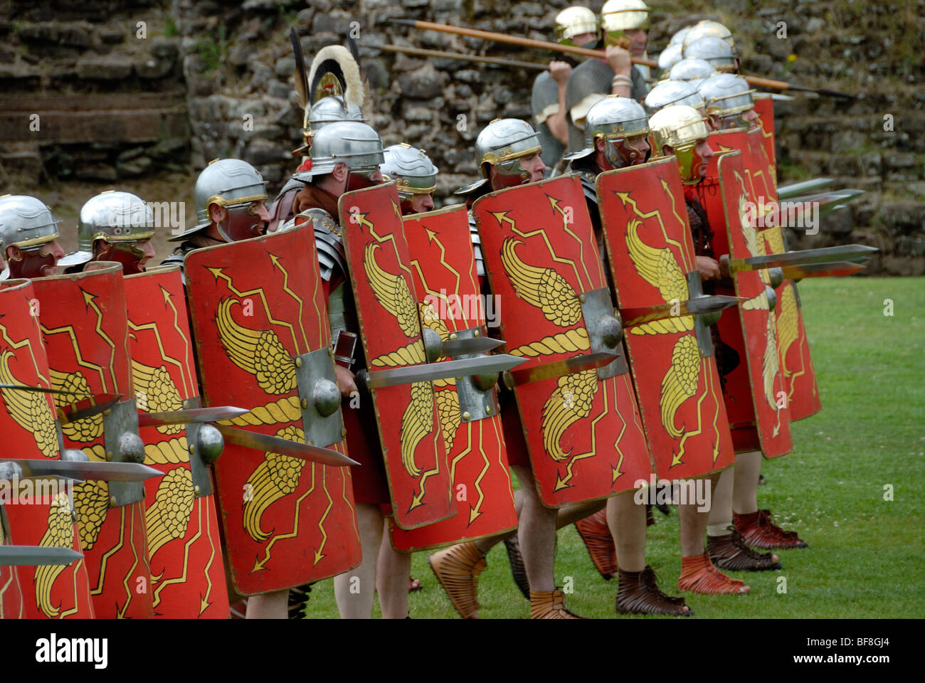 Der Ermine Street Guard erklingt in der römischen militärischen spektakulär in Caerleon Stockfoto