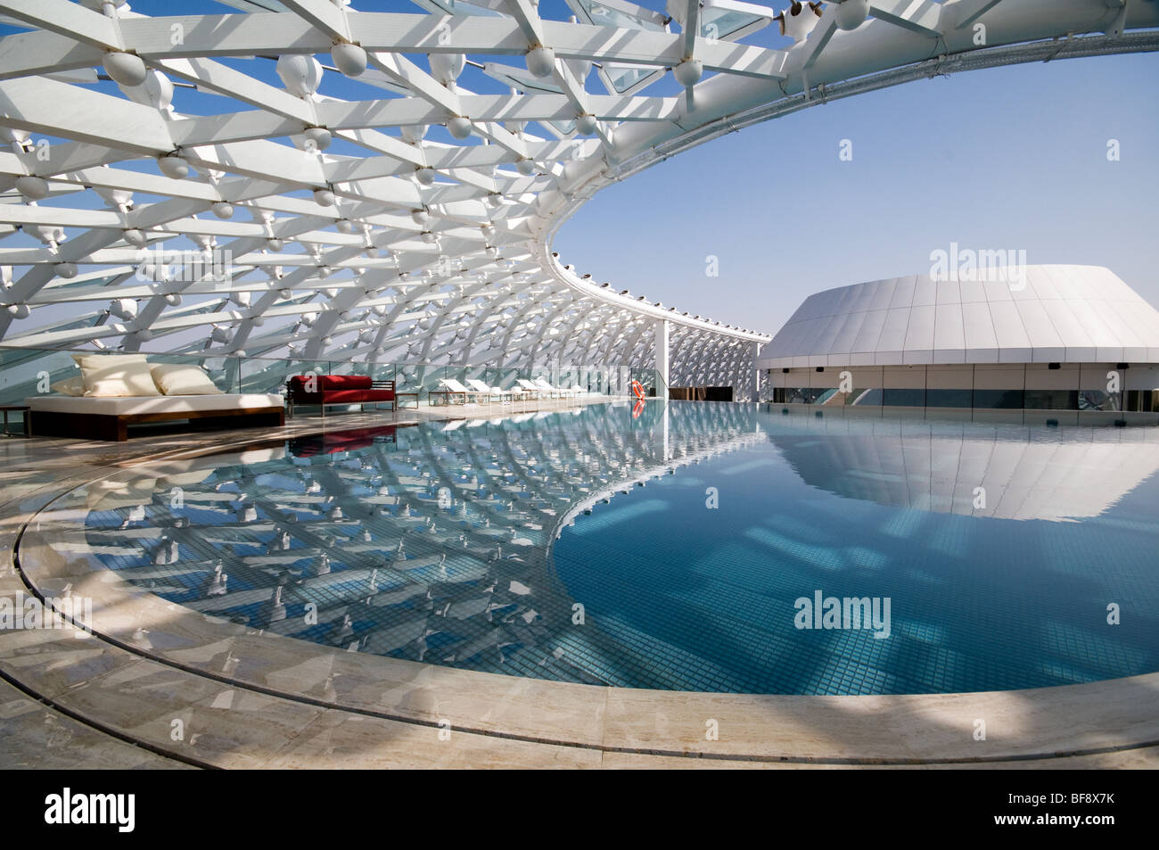 Yas Viceroy Hotel auf der Insel Yas Marina an der Formel 1, Abu Dhabi, VAE Stockfoto