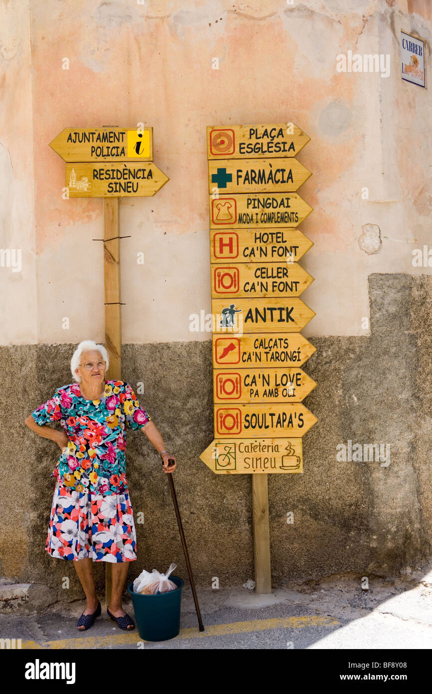 Frau in Sineu, Mallorca, Balearen, Spanien Stockfoto