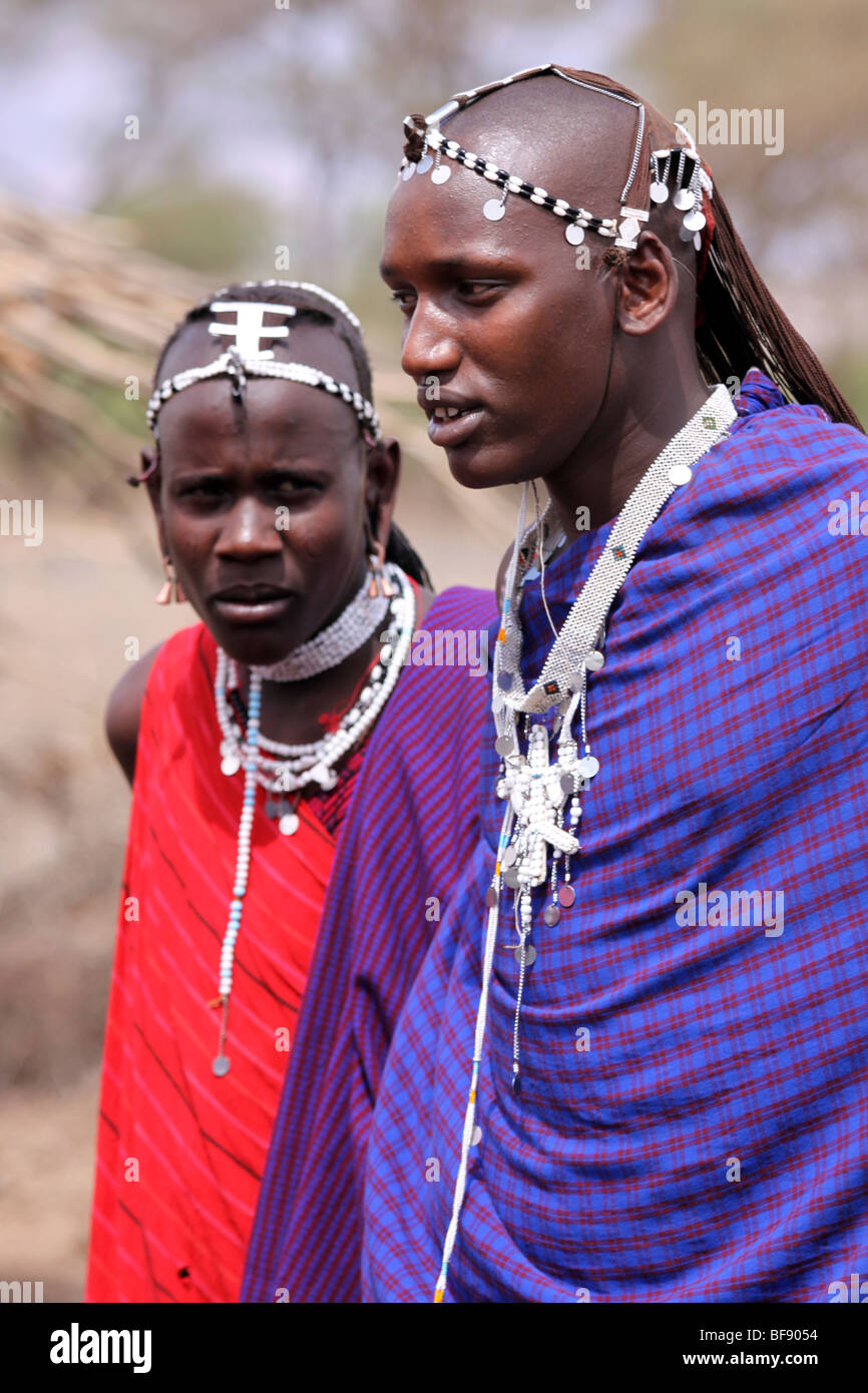 Porträt der jungen Masai Männer im Dorf Engaruka, Rift Valley, Tansania Stockfoto