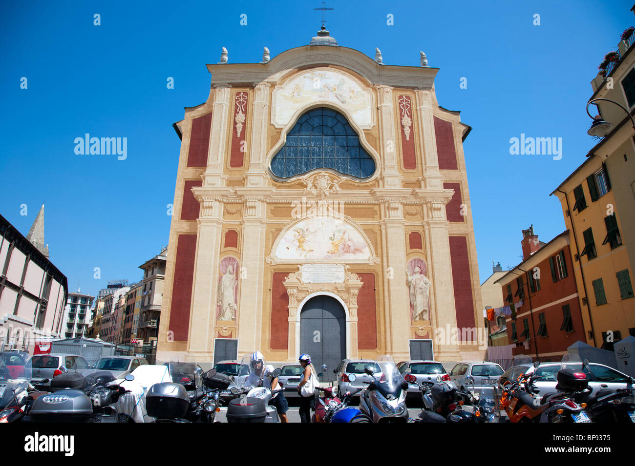 Kirche mit reich bemalten Fassade, Genua, Italien Stockfoto