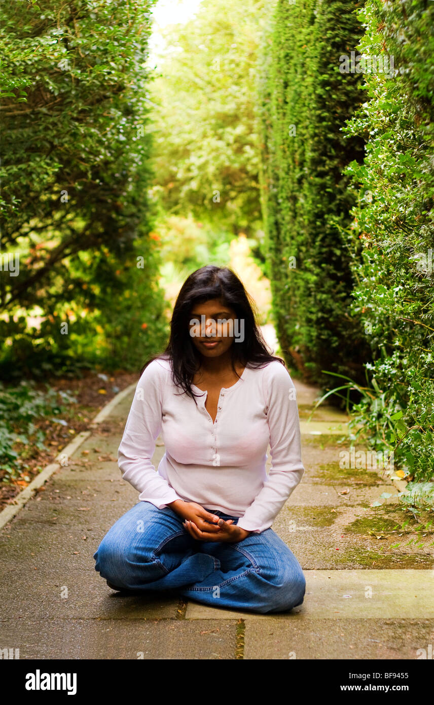 Junge Frau, meditieren Stockfoto