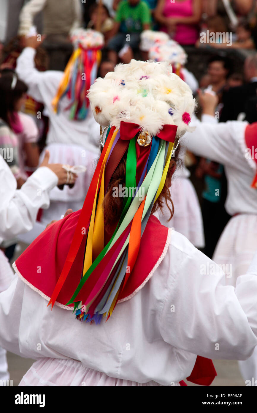 Die bunten Kostüme der Tänzer auf einem Fiesta feiert die Bajada del Virgen auf El Hierro-Kanarische Inseln-Spanien Stockfoto