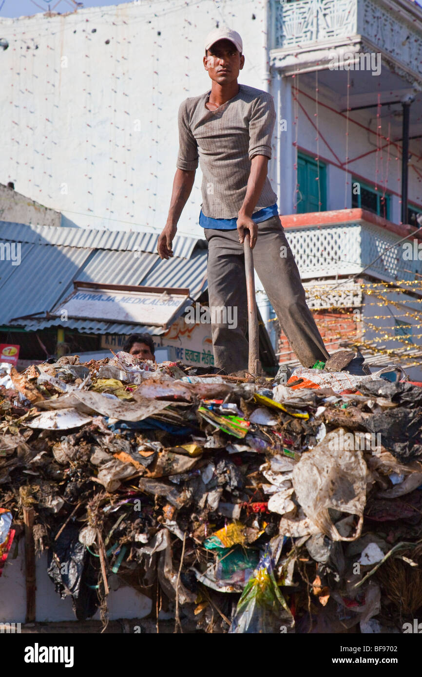 Sammeln von Müll in Ajmer in Rajasthan Indien Stockfoto