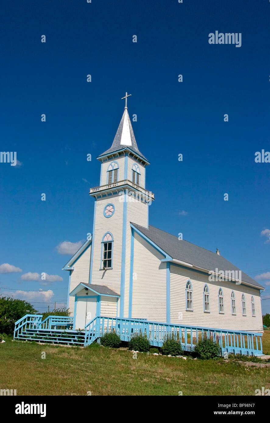 Kirche in Fort Providence, einem Dorf entlang der MacKenzie River, NWT, Kanada. Stockfoto