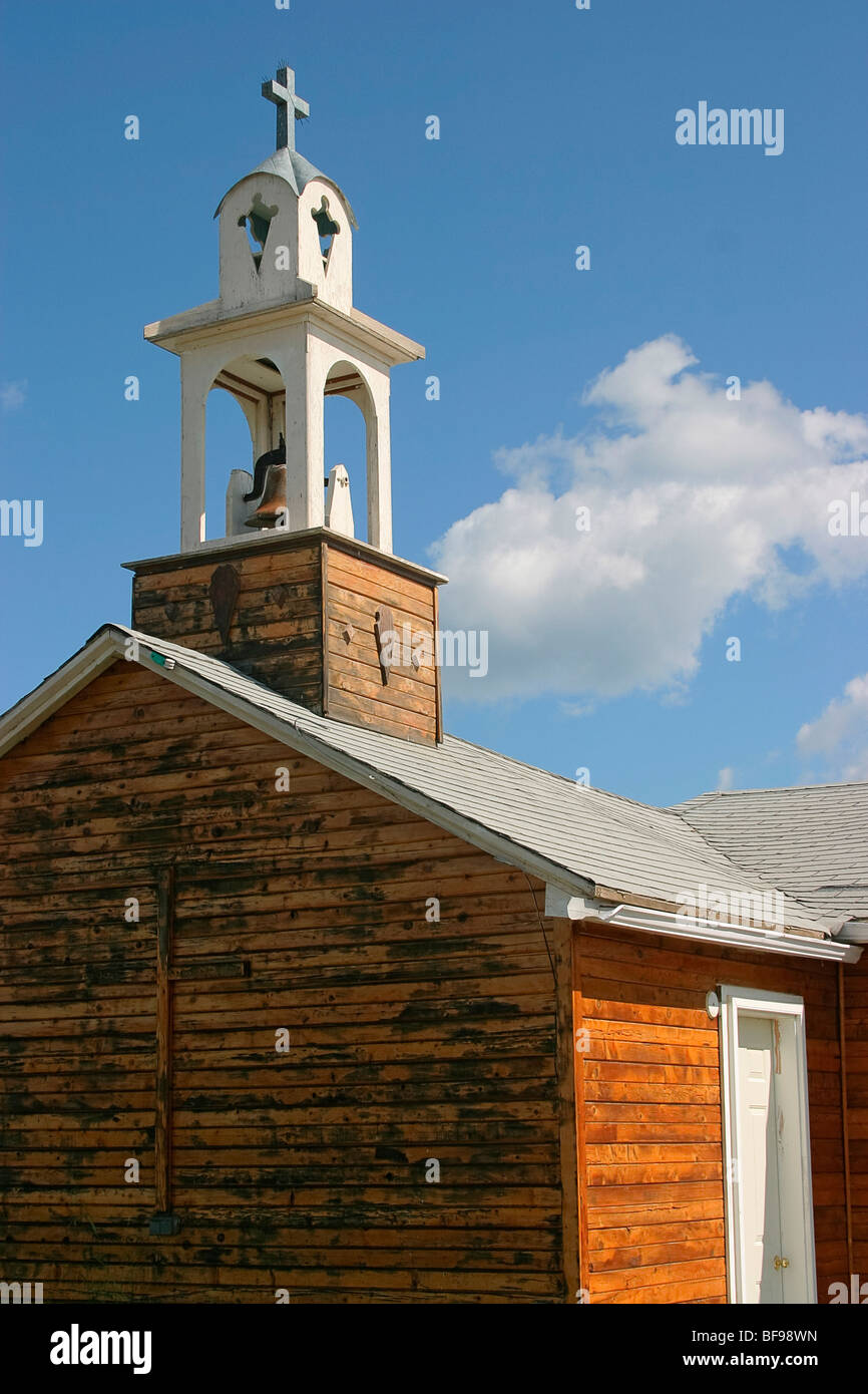 Rustikale Kirche Fort Providence, einem Dorf entlang der MacKenzie River, NWT, Kanada. Stockfoto