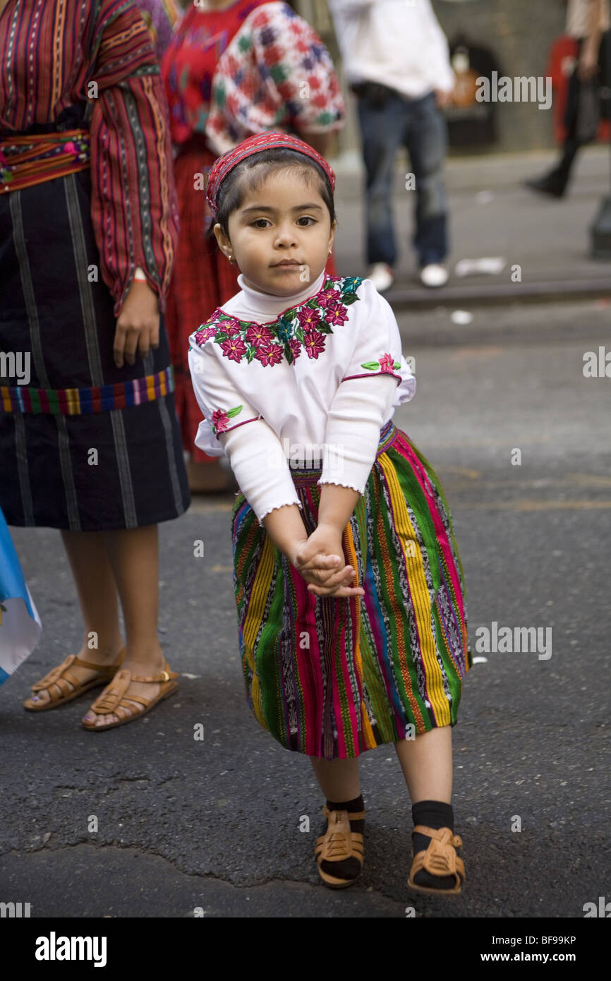 2009: Hispanic Day Parade in New York City, wo Tausende die Kultur ihrer Heimatländer feiern. Stockfoto 2009: Hispanic Day Parade in New York City, wo Tausende die Kultur ihrer Heimatländer feiern. Stockfoto