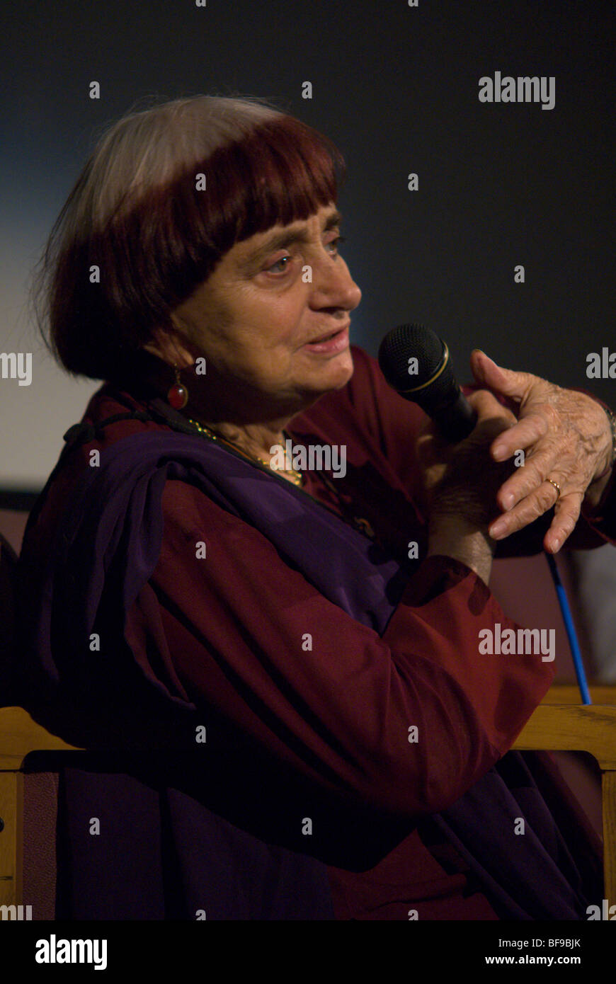 Direktorin Agnes Varda bespricht ihr Film "Les Plages Myrtenbeeren" im Aero Theatre in Santa Monica. 1. Juli 2009. Stockfoto
