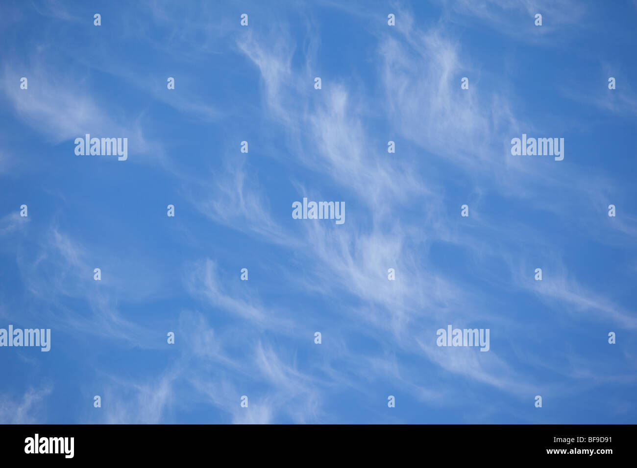 Blauer Himmel mit Wolken Stockfoto