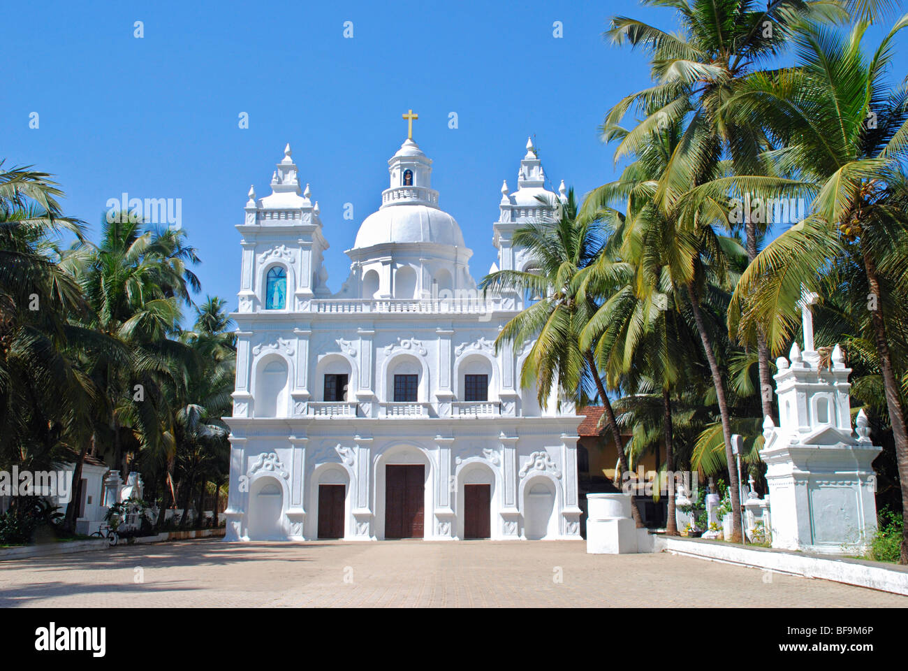 Kirche St. Alex stammt aus dem Jahre 1741 CE und ist bekannt für seine kunstvollen Architektur, Calangute, Goa, Indien Stockfoto