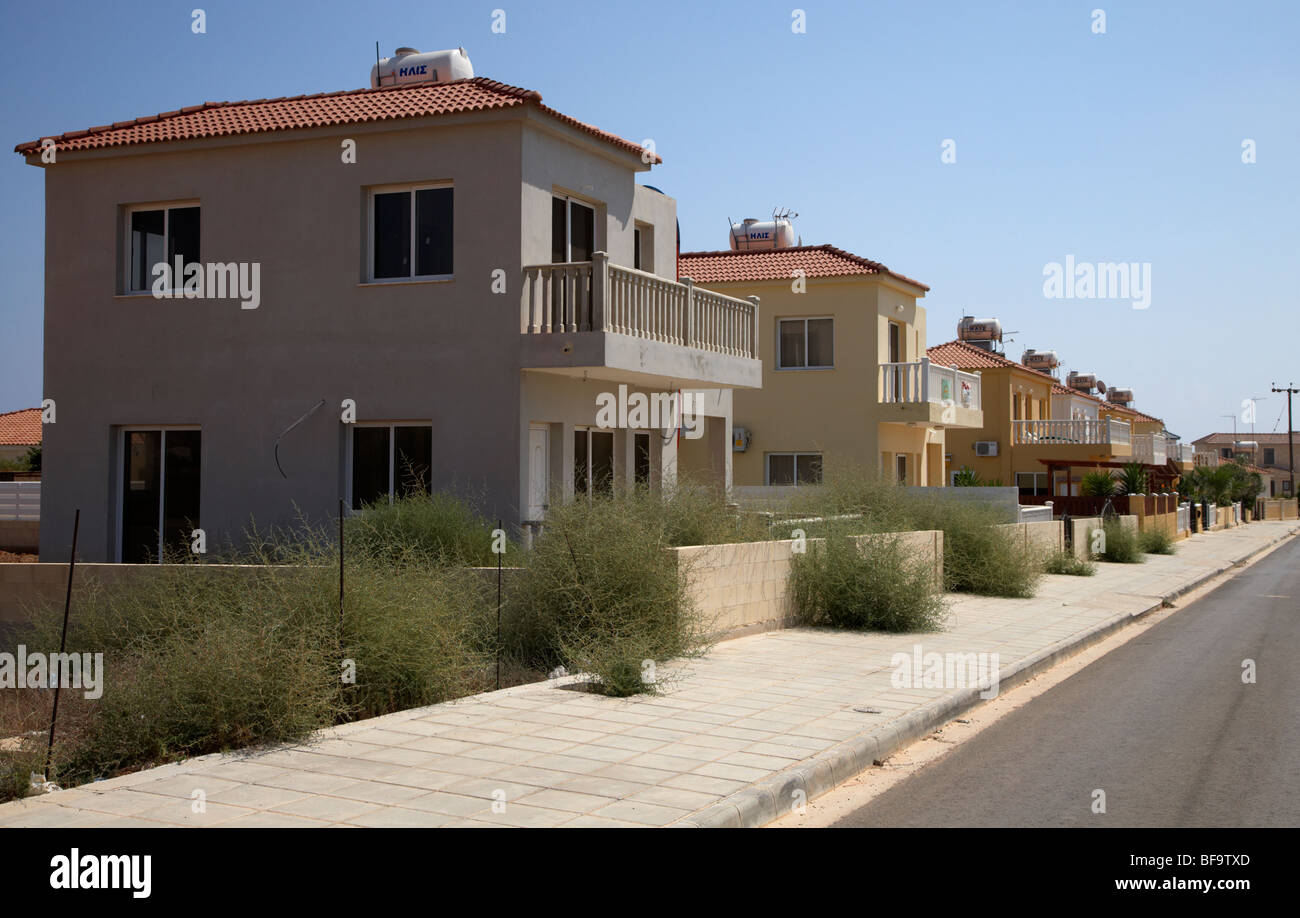 Häuser in der Entwicklung in der Nähe von ostwärts Dorf zwischen Dhekelia und Ayia Napa Zypern Stockfoto