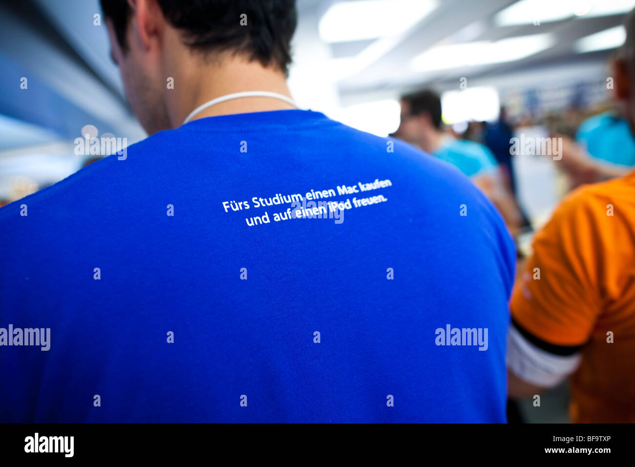 Zweiten deutschen Apple Store Eröffnung im Alstertal Einkaufszentrum in Hamburg, Deutschland. Stockfoto