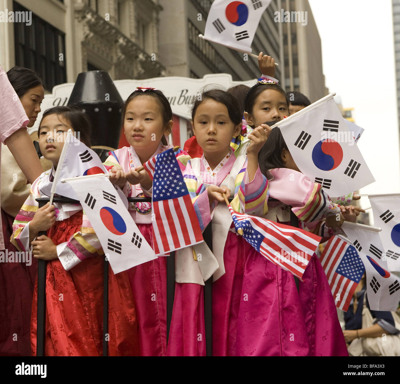 2009: koreanische Day Parade auf der Avenue of the Americas (6th Avenue) in New York City. Stockfoto