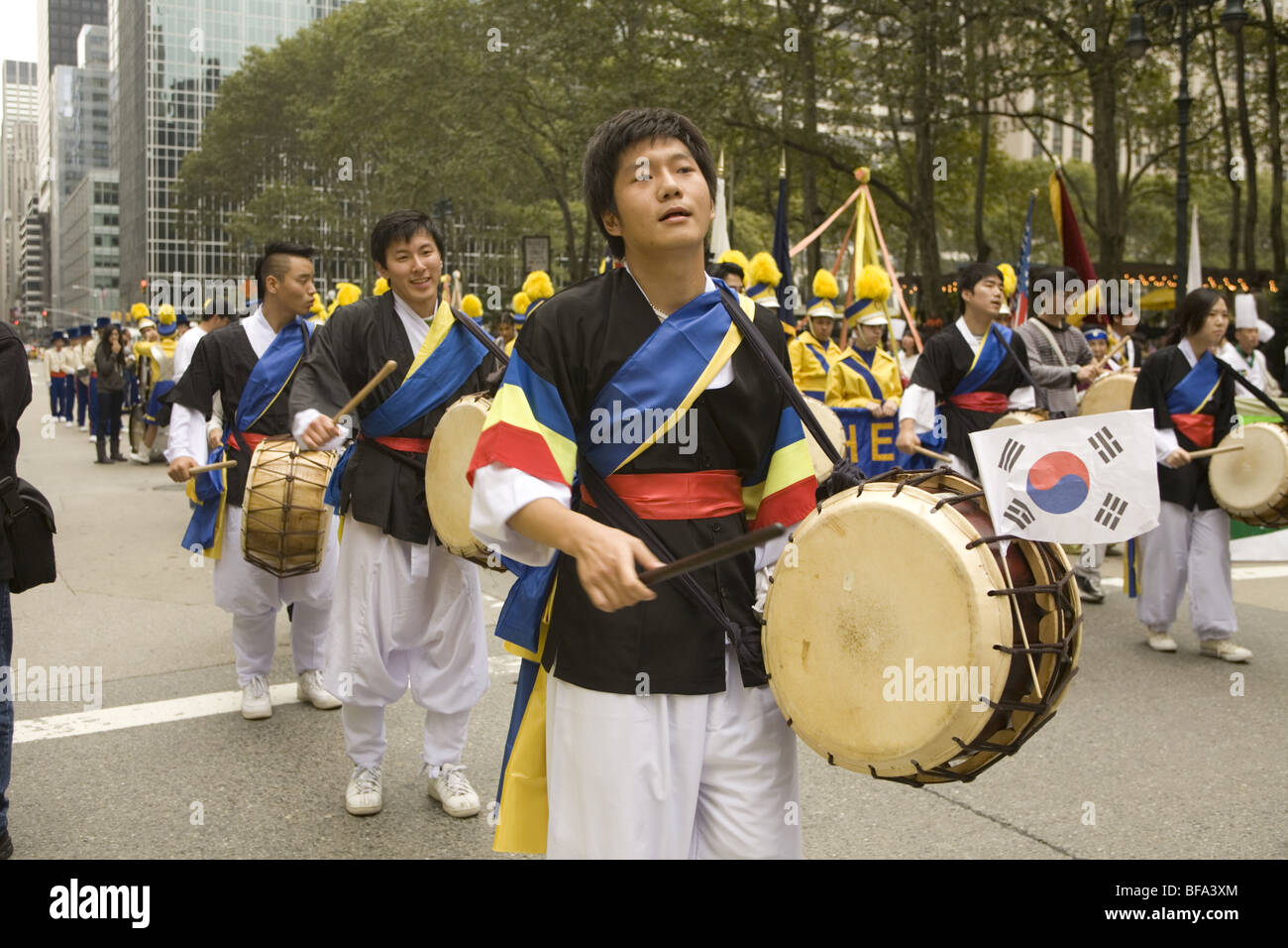 2009: koreanische Day Parade auf der Avenue of the Americas (6th Avenue) in New York City. Stockfoto