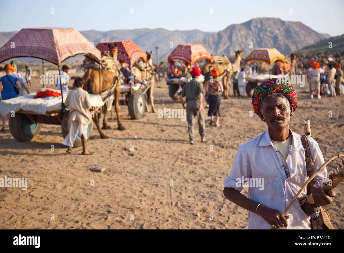 Touristischen Kamel Wagen auf dem Kamel-Jahrmarkt in Pushkar Indien Stockfoto