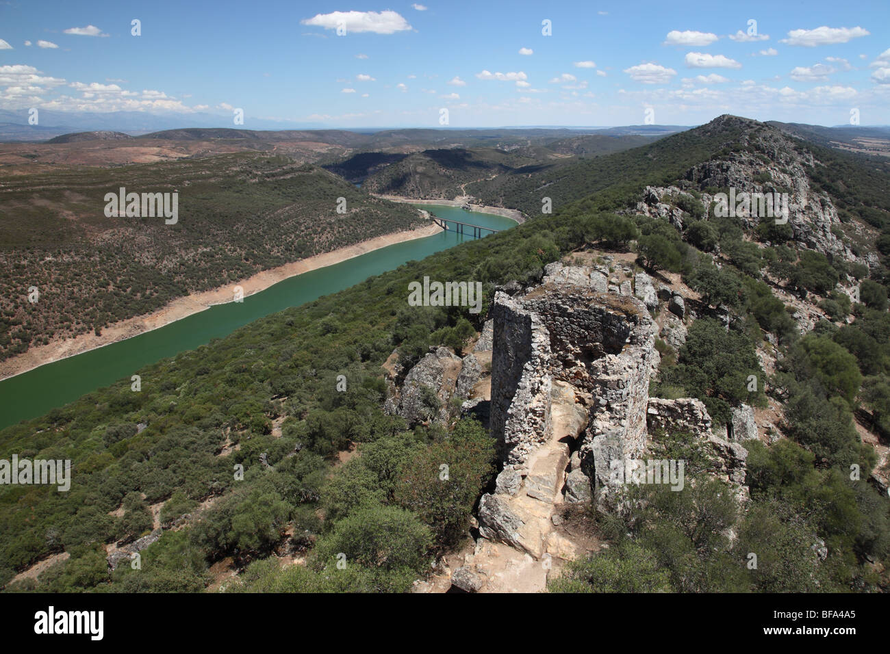 Der Fluss Tajo aus El Castillo de Monfrague Parque Nacional de Monfrague, Extremadura, Spanien Stockfoto