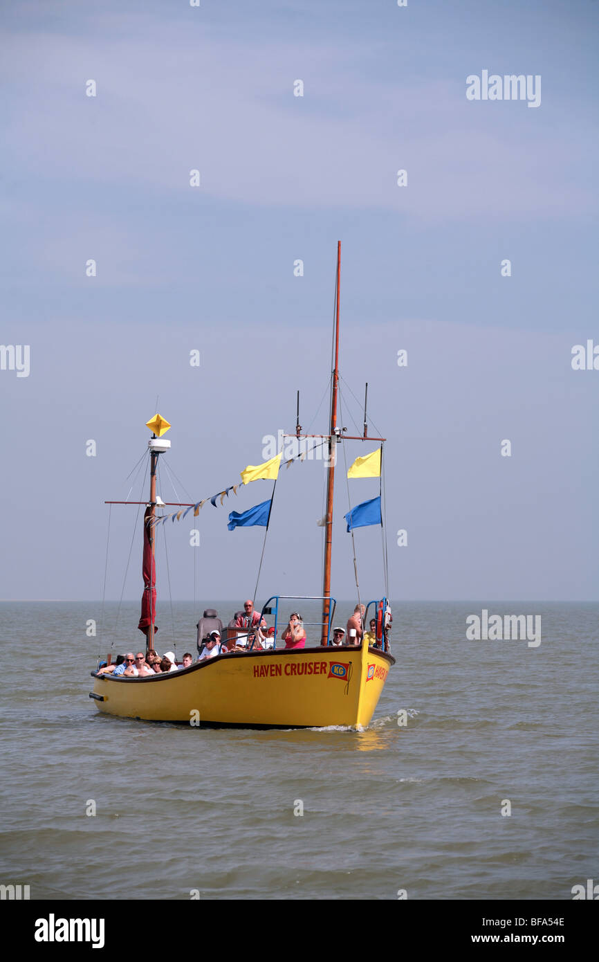 Die Oase-Cruiser die kurzen Fahrten von Great Yarmouth Strand für Touristen zu sehen, die Dichtungen im Scroby Sands Stockfoto