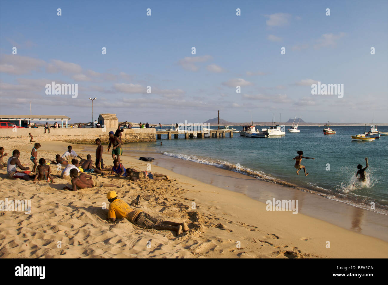 Am Hafen von Sal Rei, Capitale von Boa Vista, Kap Verde Stockfoto