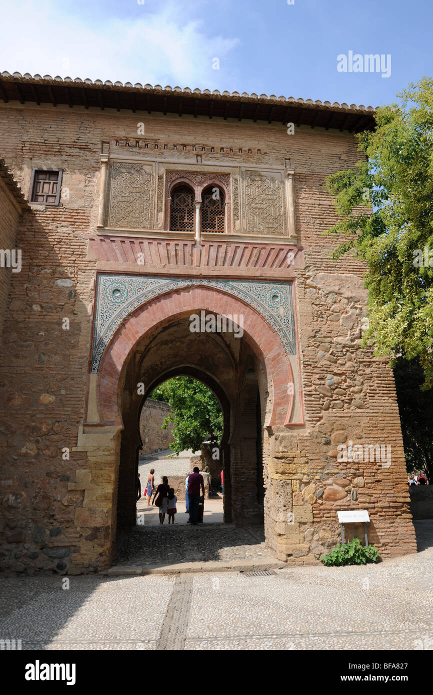 Die Ostfassade des The Wine Gate (Puerta del Vino) der Alhambra, Granada, Andalusien, Spanien Stockfoto
