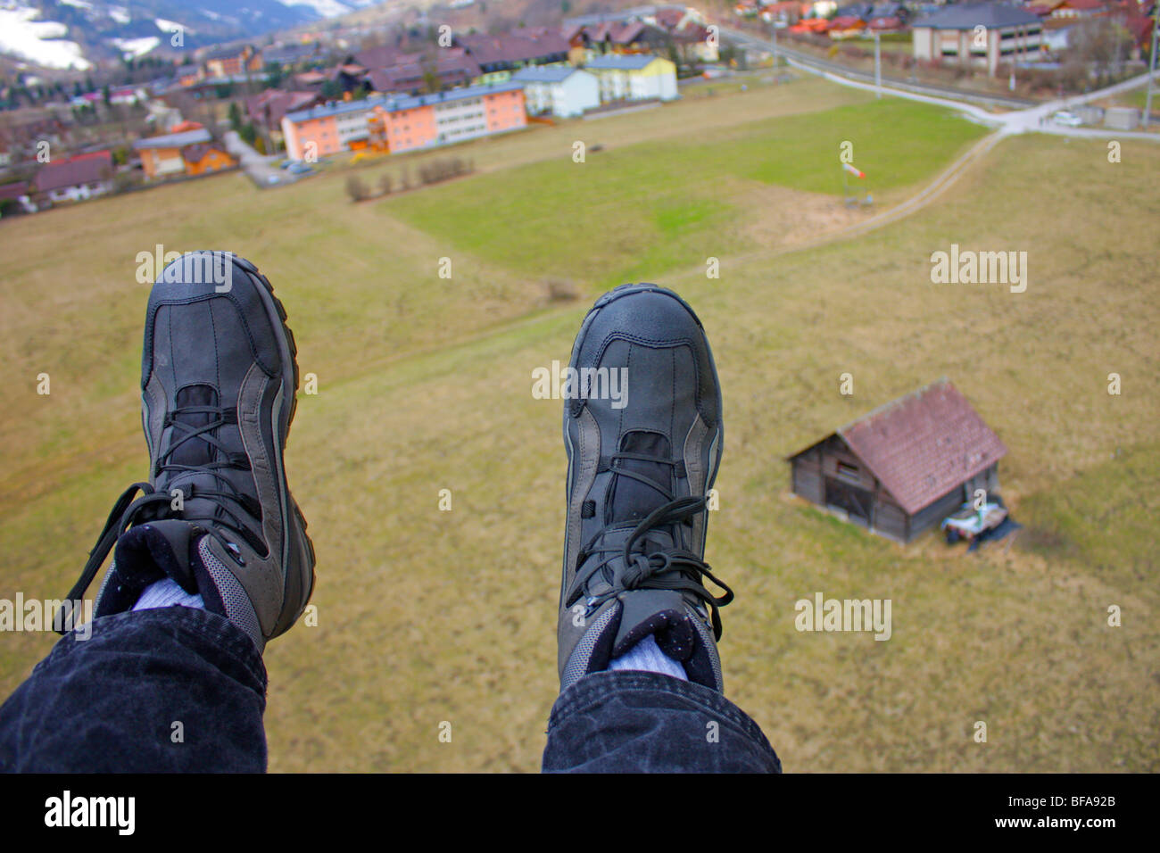 Gleitschirm Landung in Schladming, Steiermark, Österreich Stockfoto