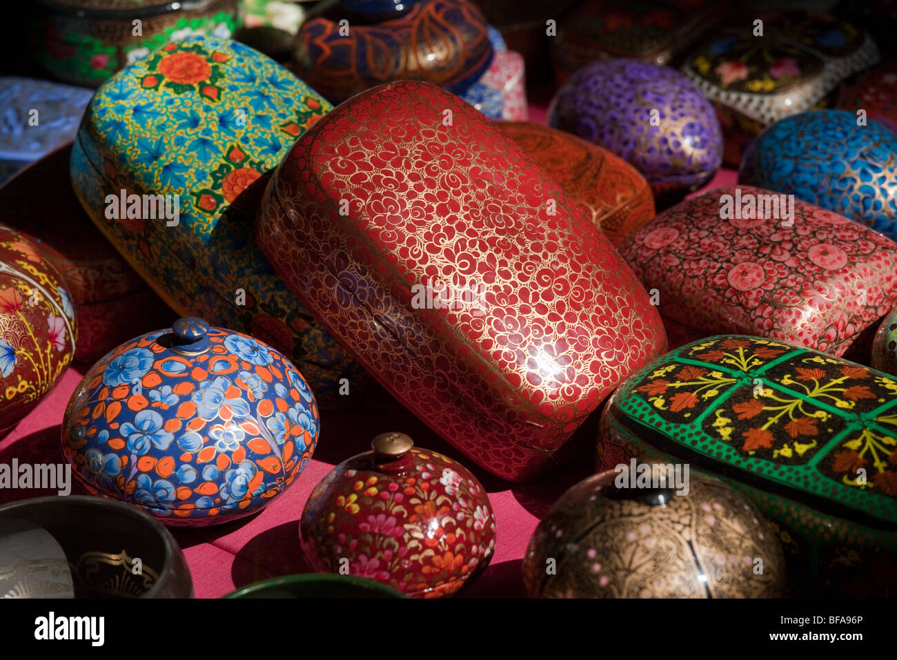 Boxen in einem Souvenir shop in Pushkar Indien Stockfoto