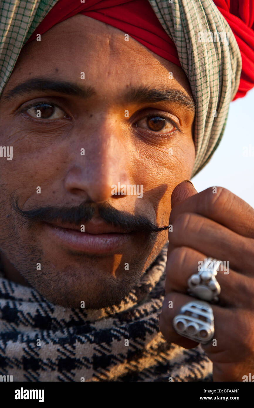Königliche Rajput Mann auf der Camel Fair in Pushkar Indien Stockfoto