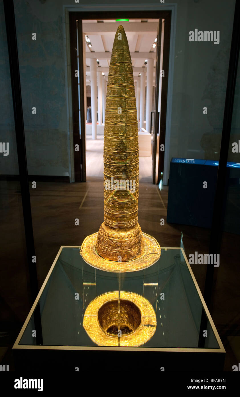 Goldene Ceremonialhat in der Starhall - neues Museum in Berlin Stockfoto