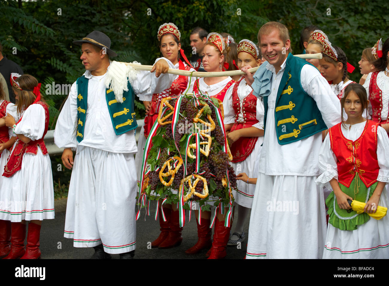 Menschen Sie in ungarische Tracht - jährliche Weinfest (Szuret Fesztival) - Badacsony - Balaton - Ungarn Stockfoto