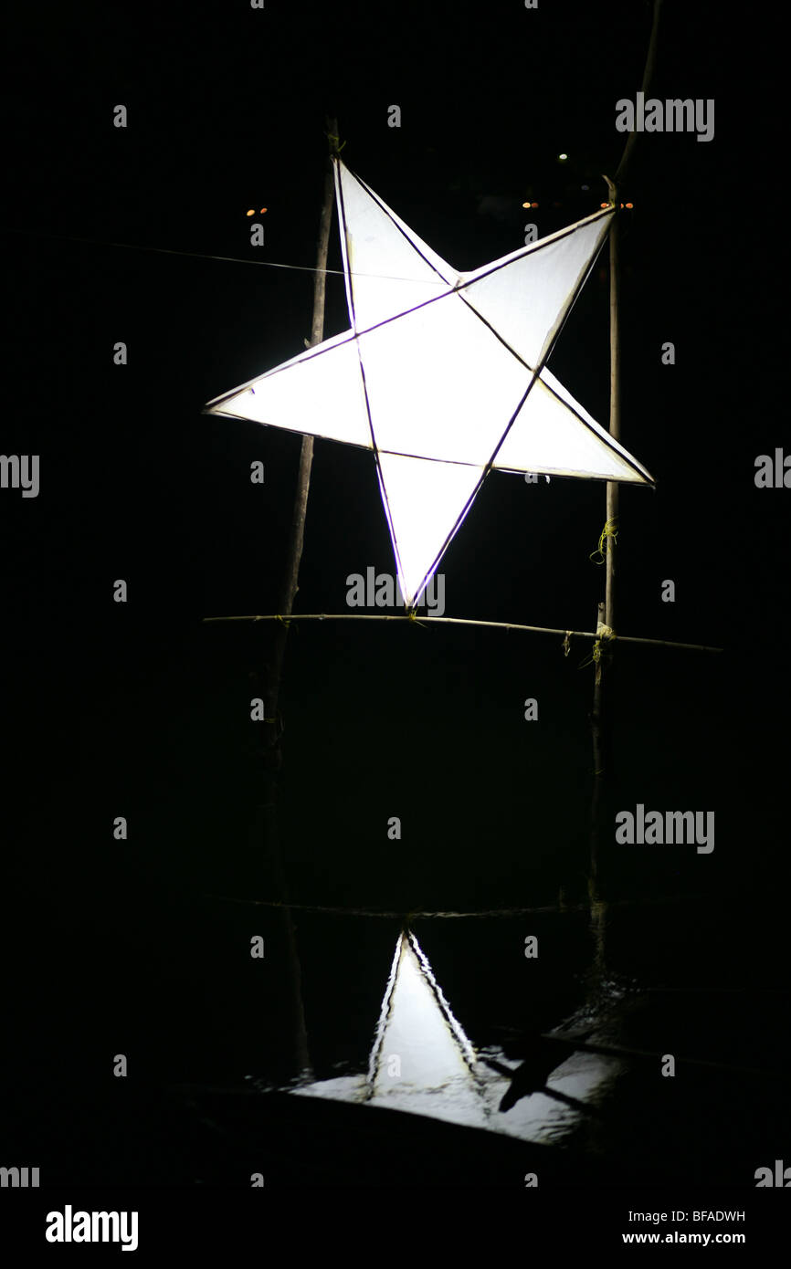 Indische Pentagramm Weihnachten Symbol über dem Wasser Goa Indien Stockfoto