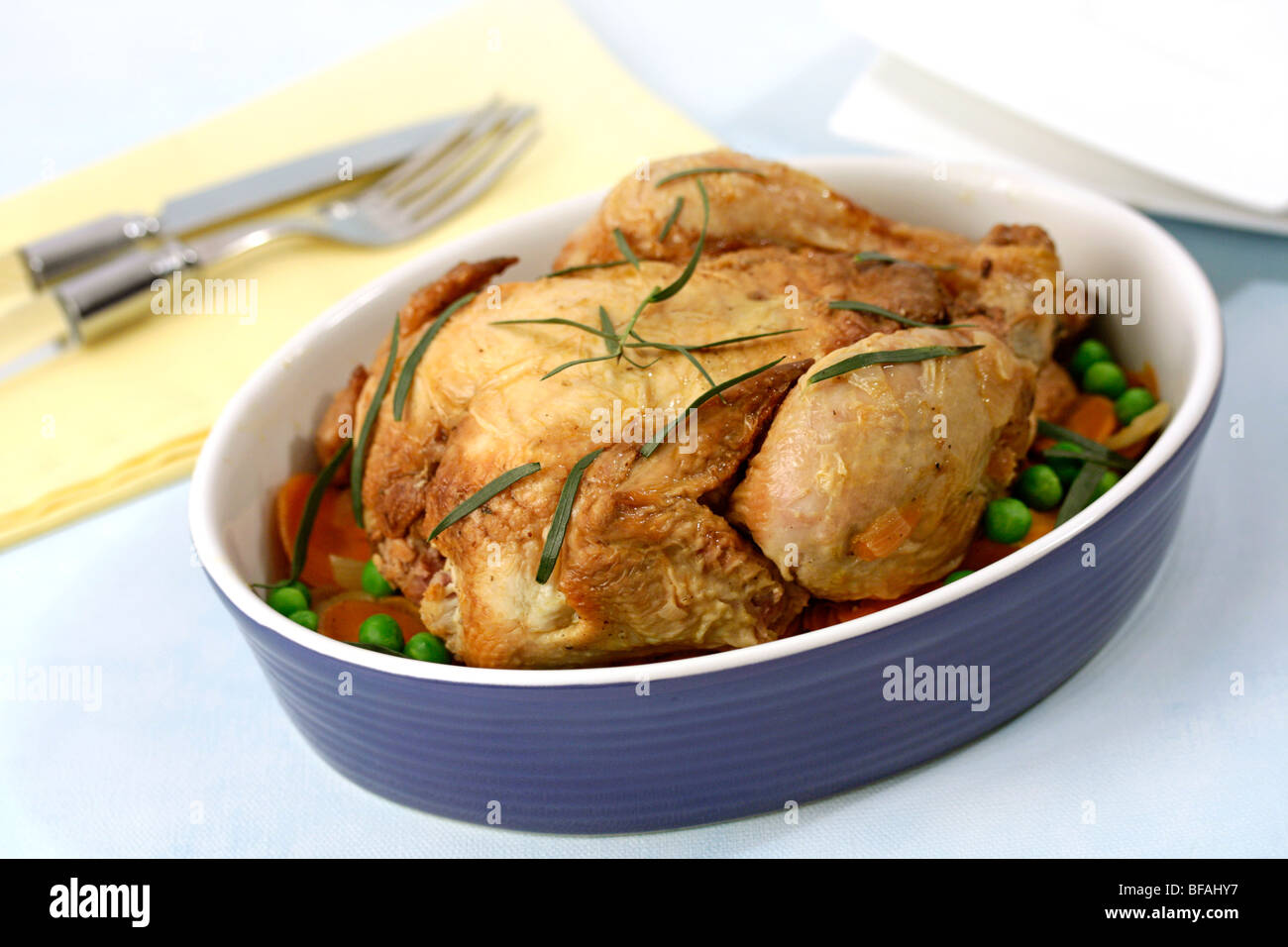 Hühnchen Sie mit Estragon. . Rezept zur Verfügung. Stockfoto