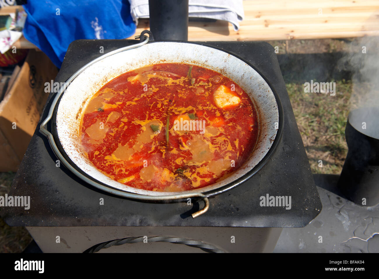 Rindfleisch Porkolt (Marhaporkolt). Paprika Essen Festival, Kalocsa. Ungarn Stockfoto