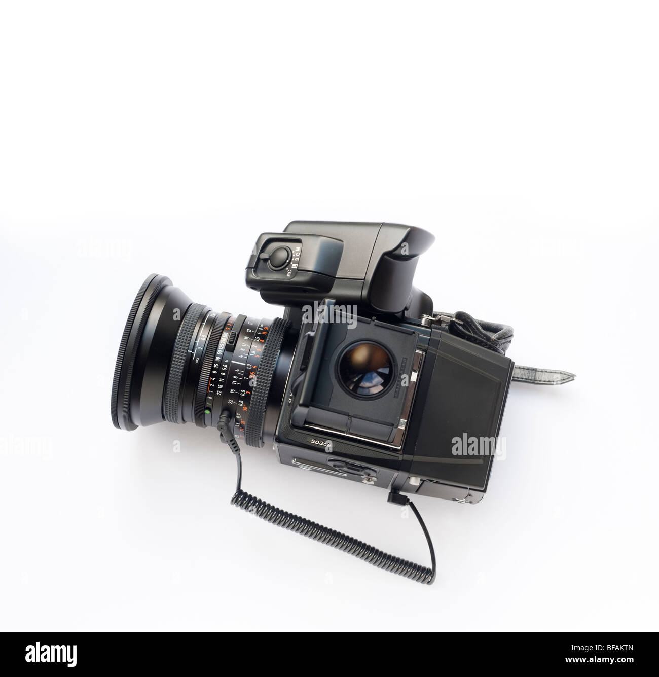 Hasselblad 503 cw mit Digitalback auf weißem Hintergrund Stockfoto