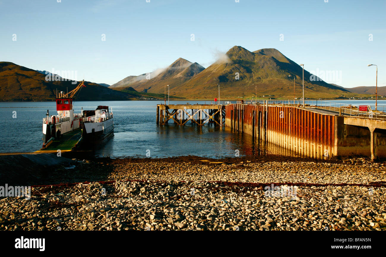 East Suisnish Pier und Cuillin Hills von Isle of Raasay, Isle of Skye, Highlands, Inneren Hebriden, Schottland. Stockfoto