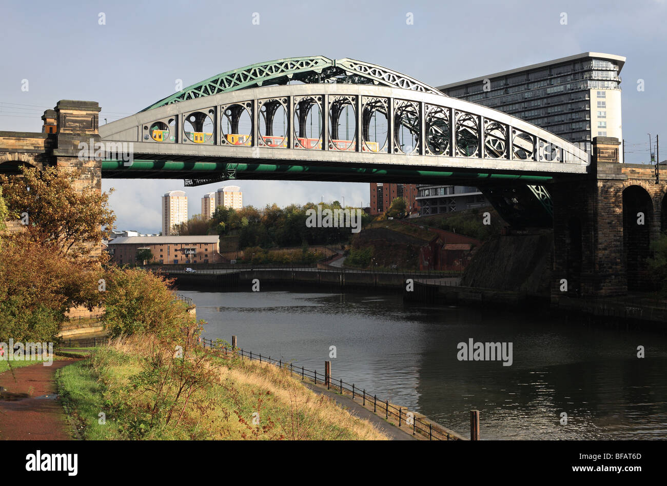 Monkwearmouth Brücken mit U-Bahn, Sunderland, England, Großbritannien Stockfoto