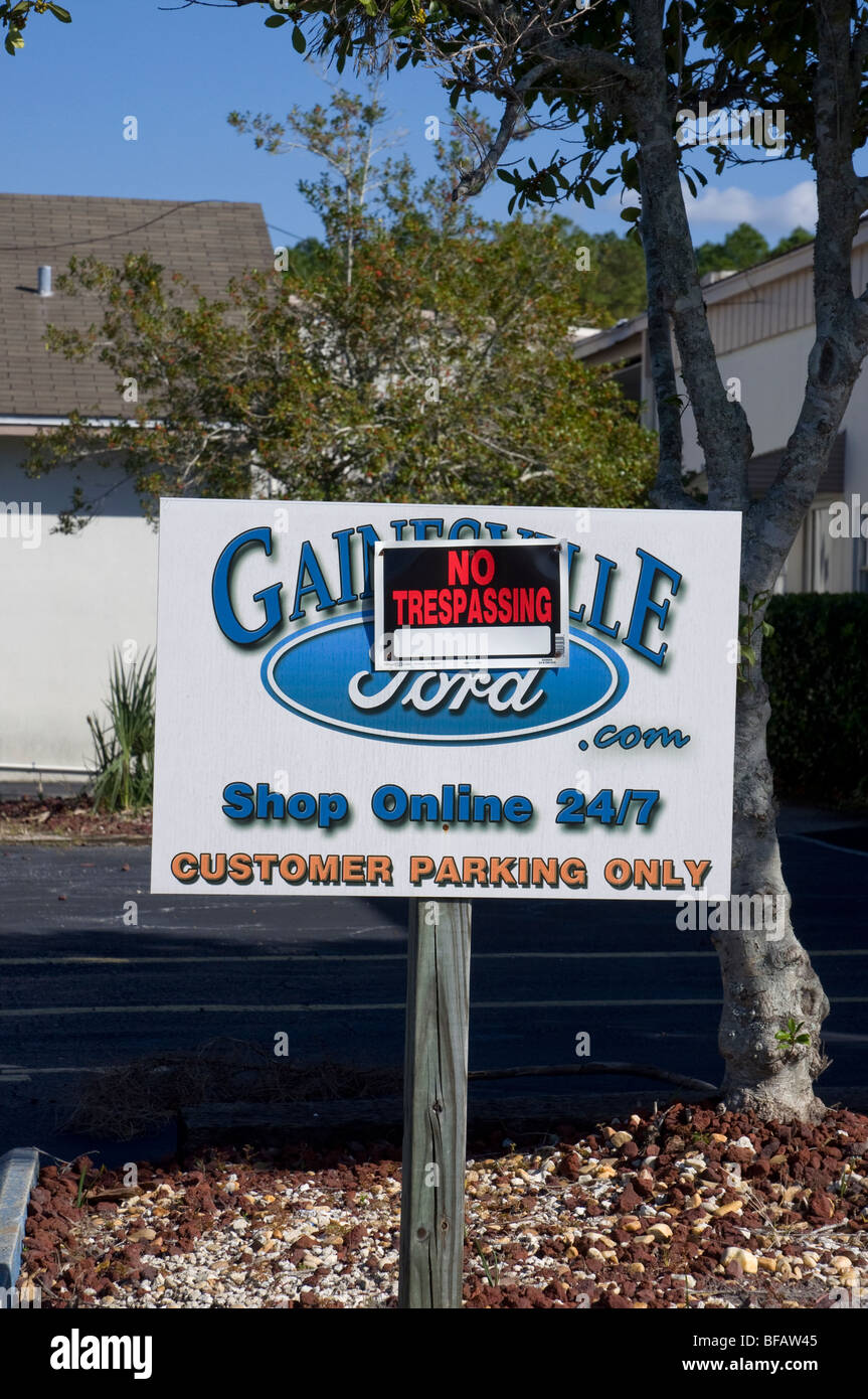 Geschlossenen Autohauses Gainesville Florida Stockfoto