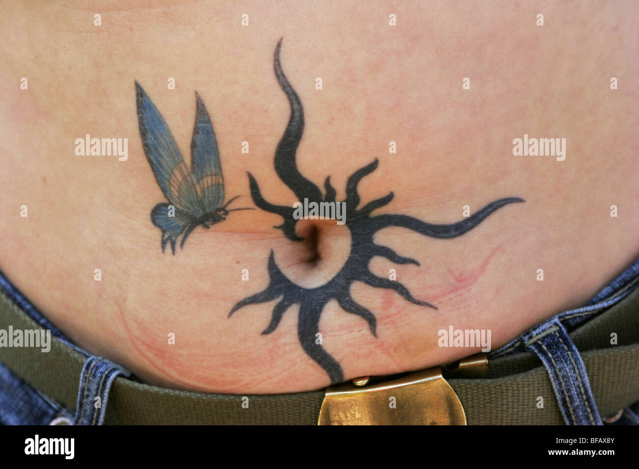 Tattoo At The Navel Stockfotos und bilder Kaufen Alamy